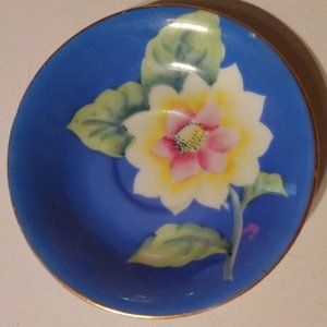 Small blue plate with yellow flower